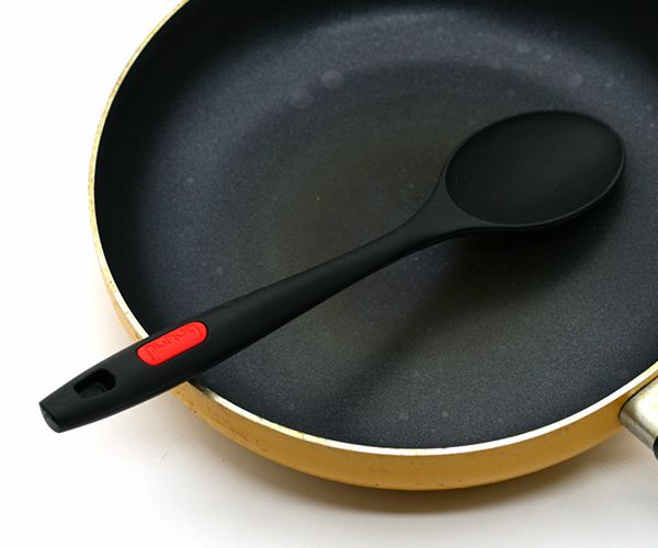 家用硅膠勺子批發(fā)，耐高溫硅膠湯勺_硅膠廚具